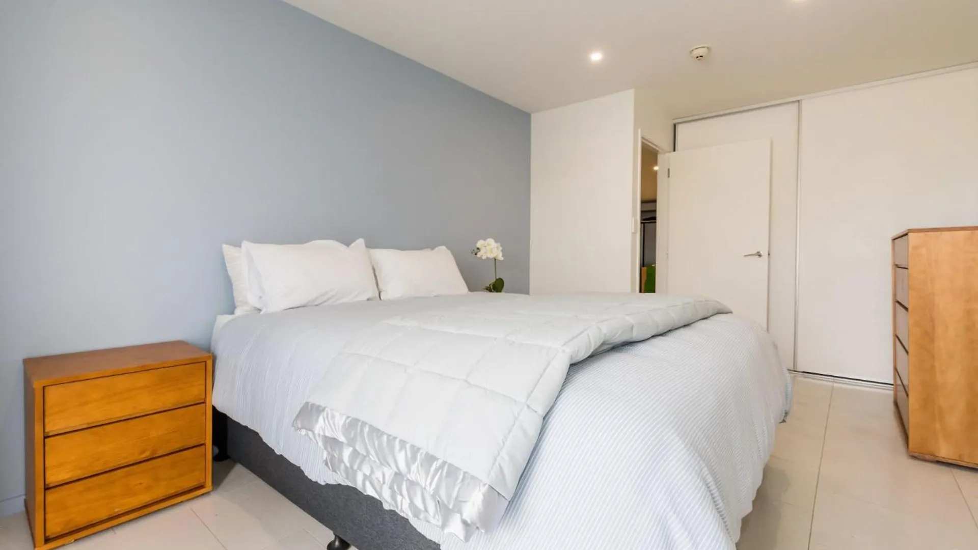 Chilling At The Cayman Apartment Mount Maunganui New Zealand