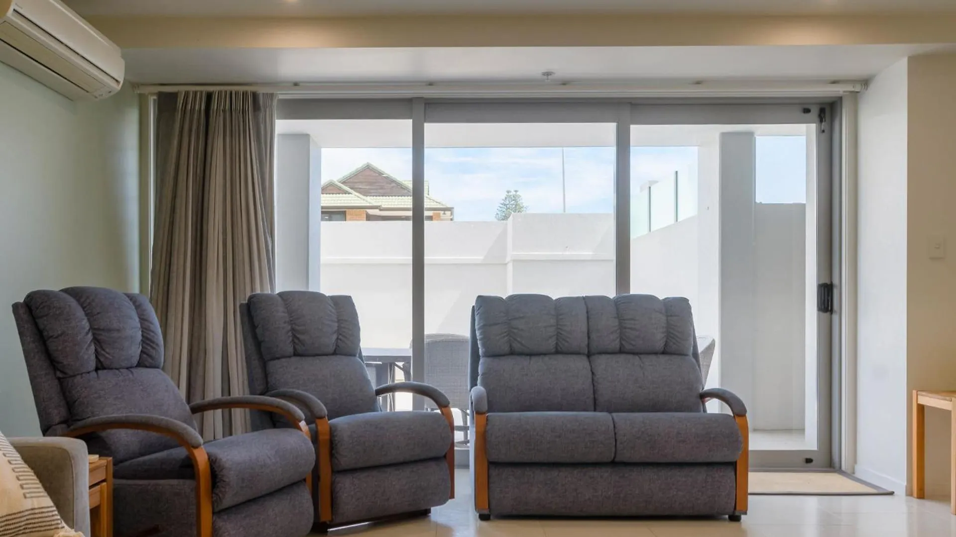 Chilling At The Cayman Apartment Mount Maunganui